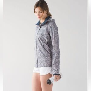 Lululemon Runaway Jacket  Pockets Size 10 Water resistant lightweight